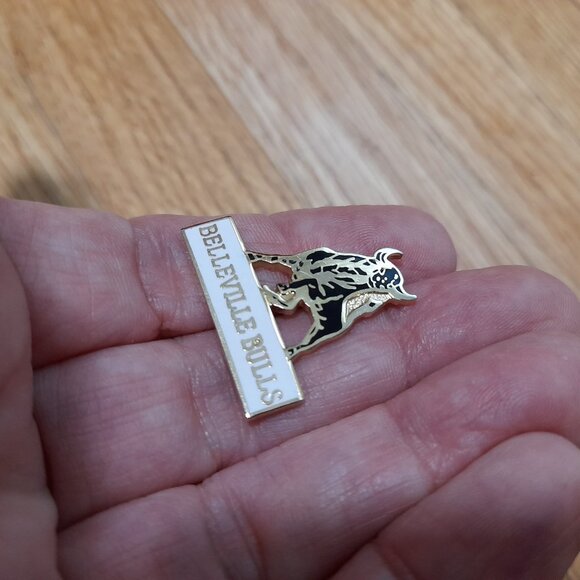 Belleville Bulls Lapel Pin Hat Badge OHL Junior Ice Hockey Team Ontario Canada - Picture 3 of 6